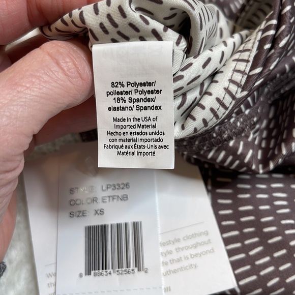 Beyond Yoga Lux Midi Leggings in Etched Fan - Picture 10 of 12